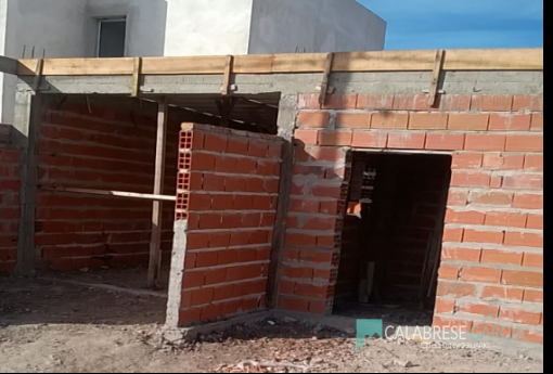 Casa en construcción en calle Estrella Federal entre Las Violetas y Gdor Tibiletti