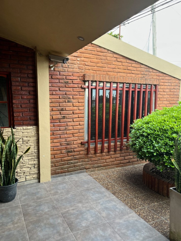 Vendo Casa 3 dorm, doble cochera , Pileta y Quincho