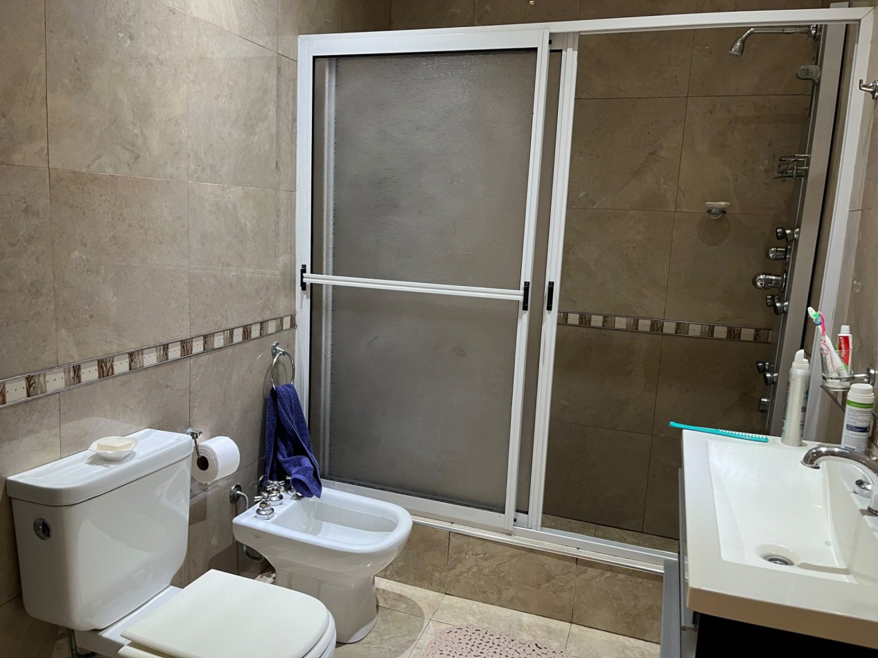 Vendo Casa 3 dorm, doble cochera , Pileta y Quincho