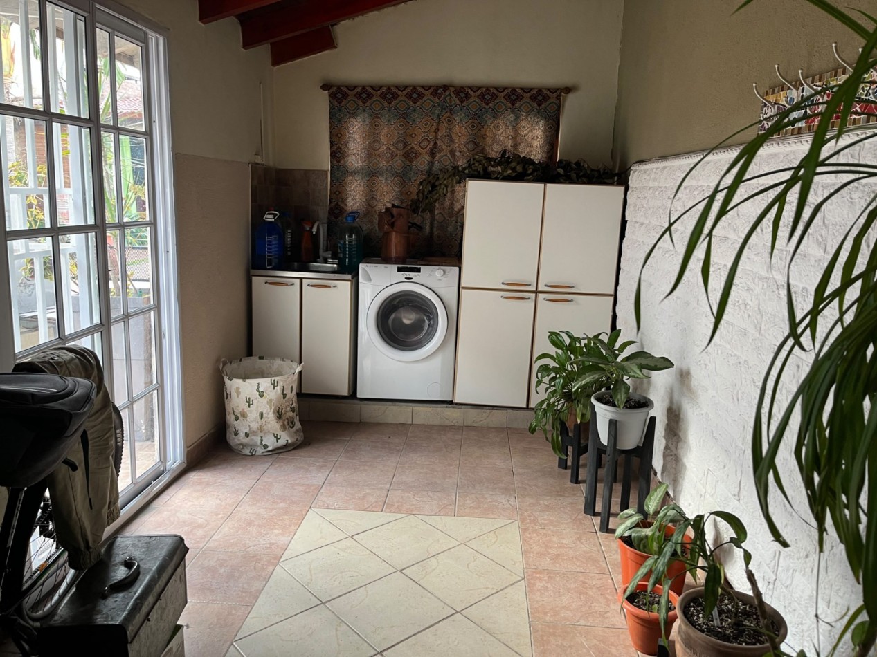 Vendo Casa 3 dorm, doble cochera , Pileta y Quincho