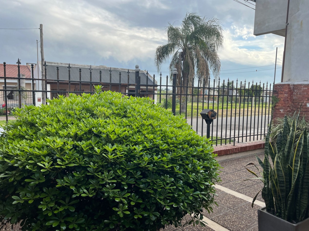 Vendo Casa 3 dorm, doble cochera , Pileta y Quincho