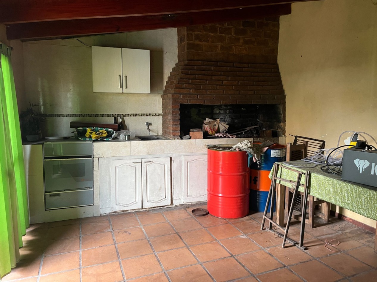 Vendo Casa 3 dorm, doble cochera , Pileta y Quincho