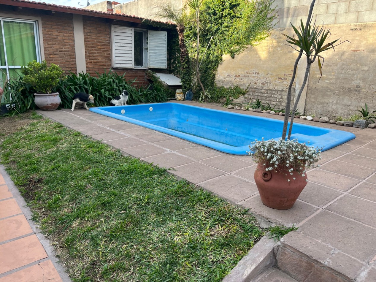 Vendo Casa 3 dorm, doble cochera , Pileta y Quincho