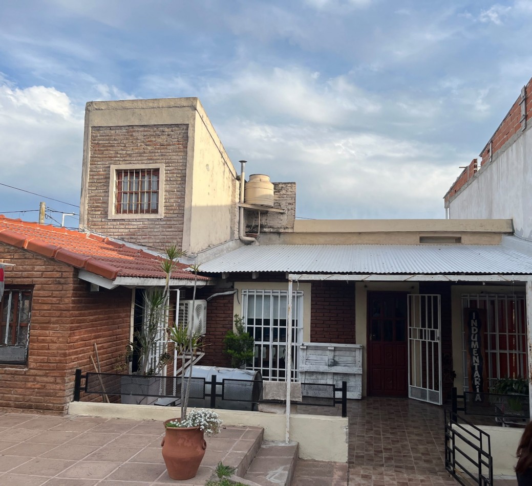 Vendo Casa 3 dorm, doble cochera , Pileta y Quincho