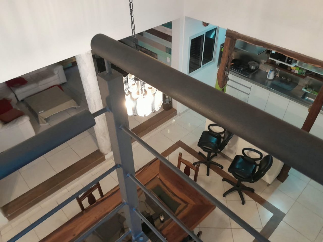 En venta casa tres dormitorios, escritorio, cochera , parque verde , piscina !