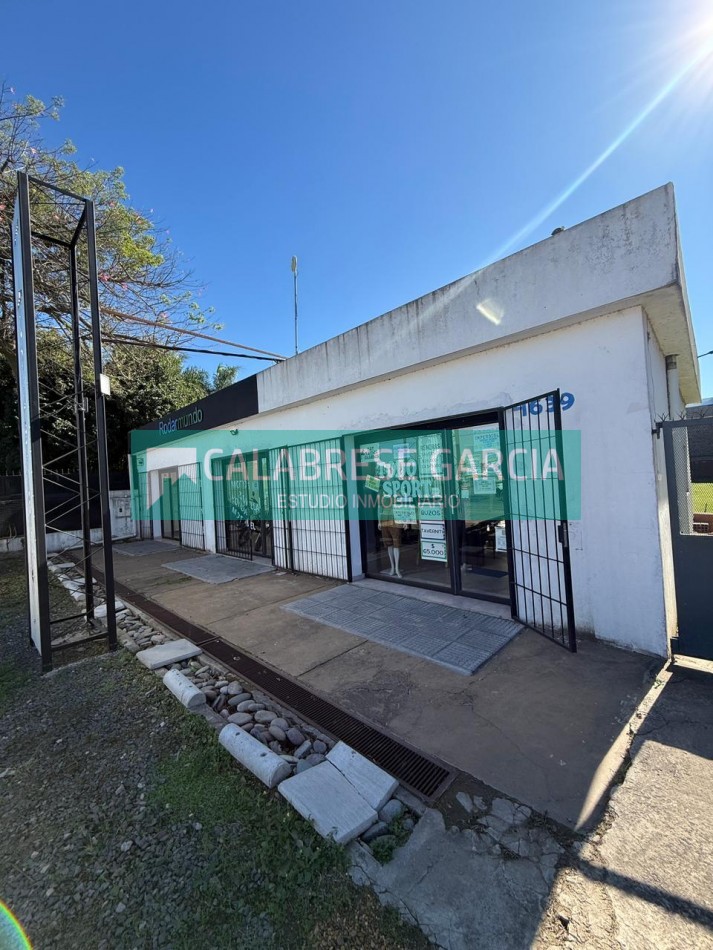 Oportunidad amplio salon comercial en un predio de 1200m2 en Av. Almafuerte y Gdor. Maya!!!