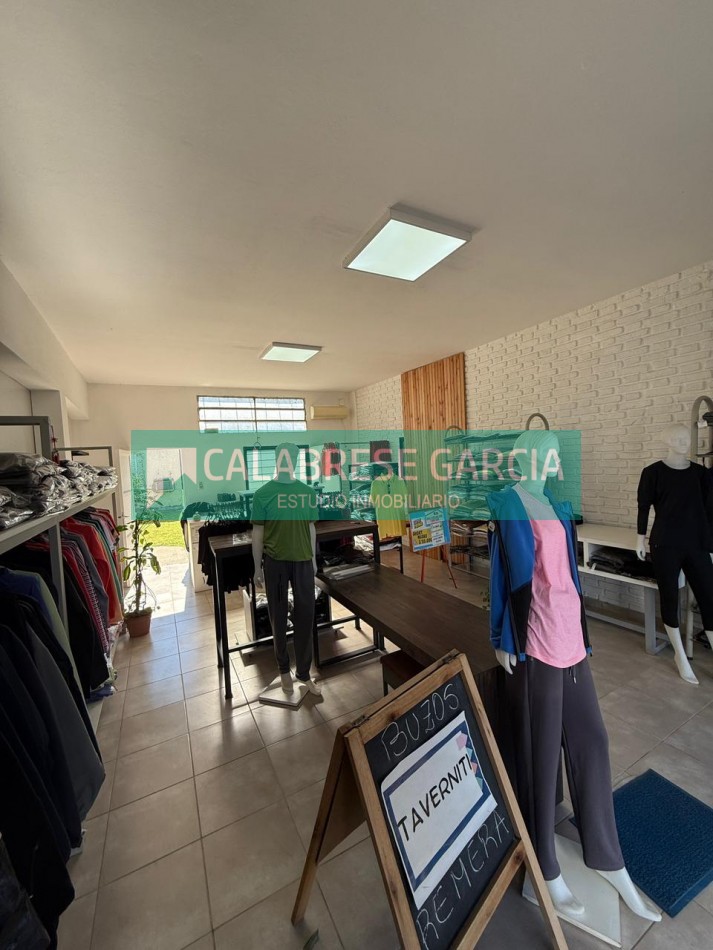 Oportunidad amplio salon comercial en un predio de 1200m2 en Av. Almafuerte y Gdor. Maya!!!