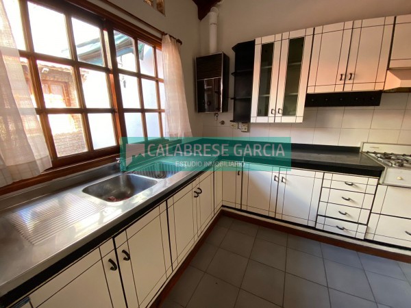 SE ALQUILA CASA ZONA CENTRO