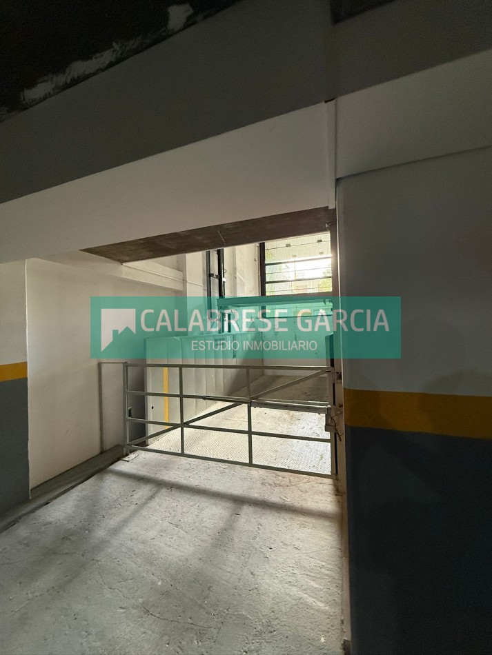 En venta departamento de un dormitorio zona parque , con cochera! 