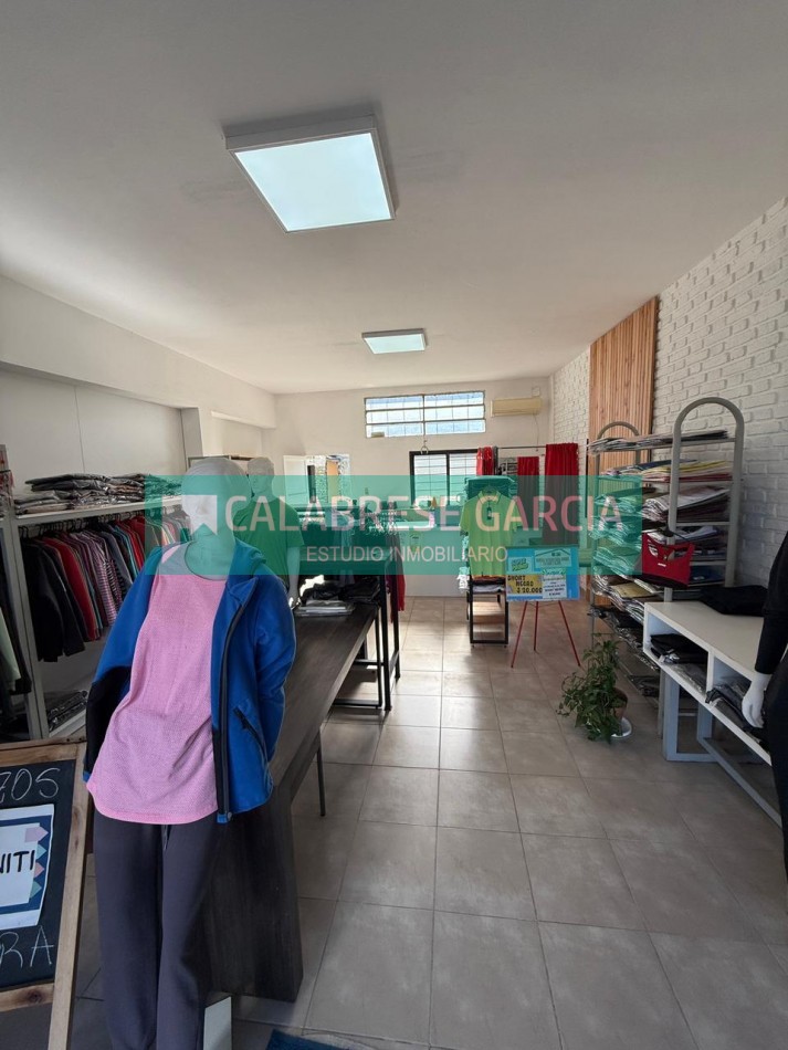 Oportunidad amplio salon comercial en un predio de 1200m2 en Av. Almafuerte y Gdor. Maya!!!