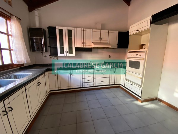 SE ALQUILA CASA ZONA CENTRO