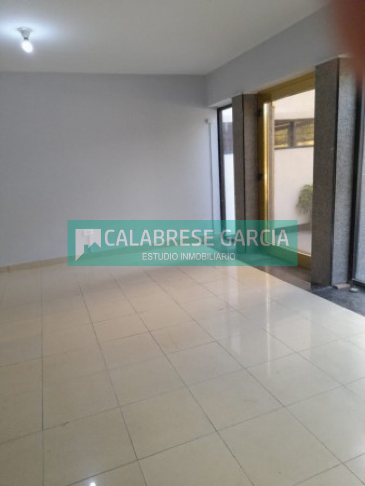 En venta oficina zona parque dos niveles !