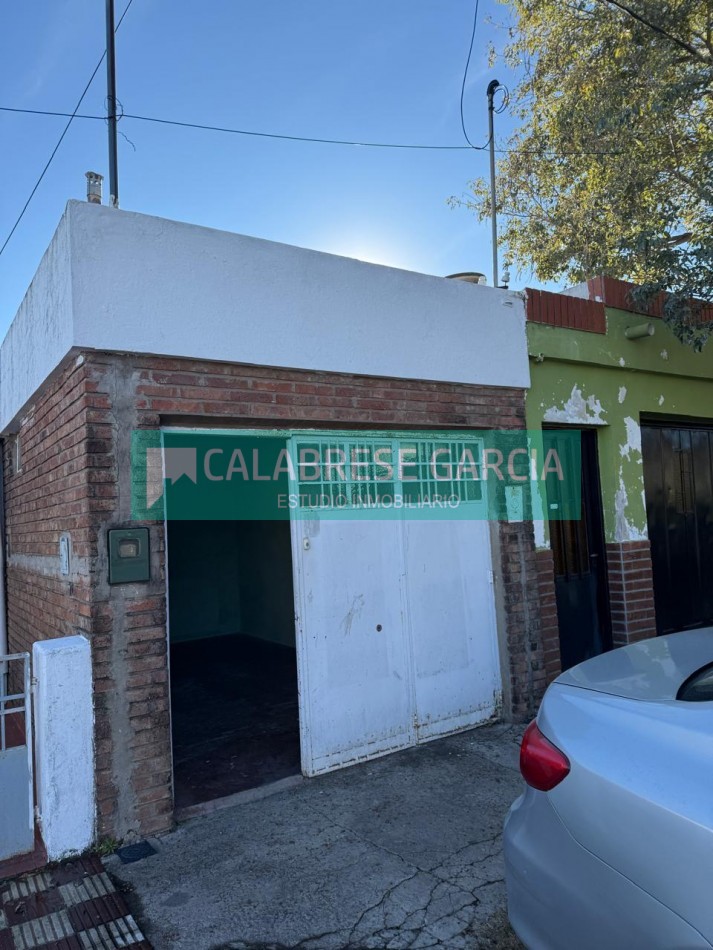 SE ALQUILA CASA EN CALLE RODRIGUEZ PEÑA/ DOS DORMITORIOS Y COCHERA 