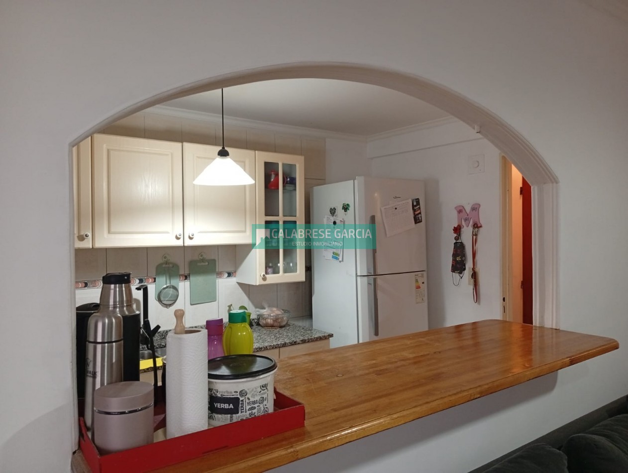 Se vende departamento 3 dormitorios con cochera zona centro