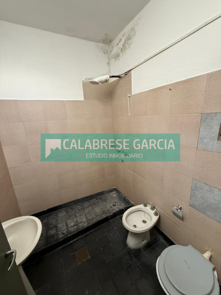 SE ALQUILA CASA EN CALLE RODRIGUEZ PEÑA/ DOS DORMITORIOS Y COCHERA 