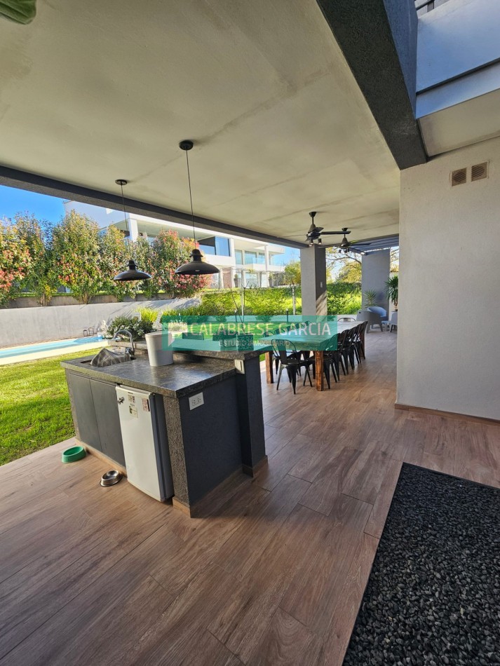 SE VENDE CASA ZONA ACCESO NORTE