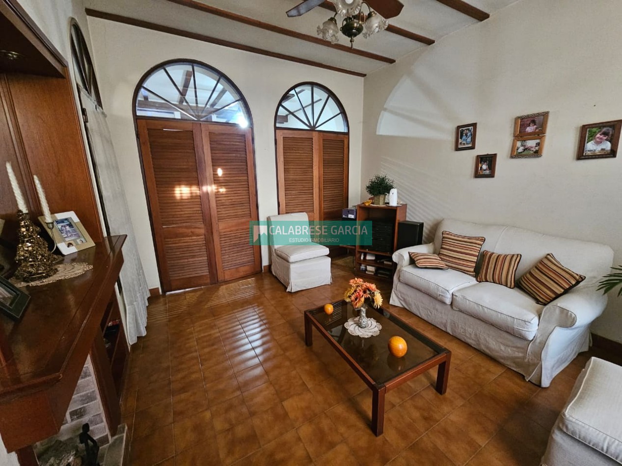 Se vende casa zona centro en una sola planta de tres dormitorios