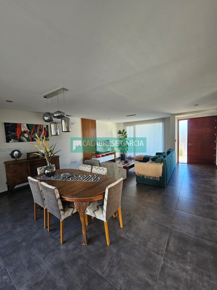 SE VENDE CASA ZONA ACCESO NORTE