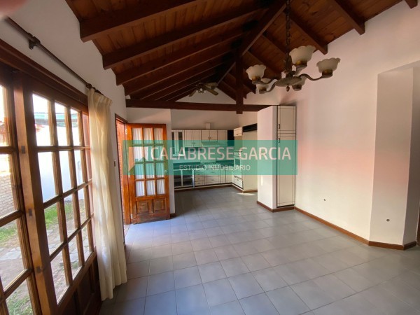 SE ALQUILA CASA ZONA CENTRO