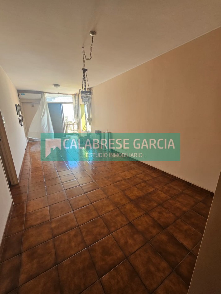 Piso en zona centro tres dormitorios , dos baños , dos cocheras techadas !