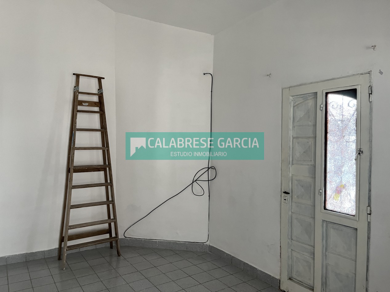 Alquilo casa zona Av. Jorge Newbery y Caputto