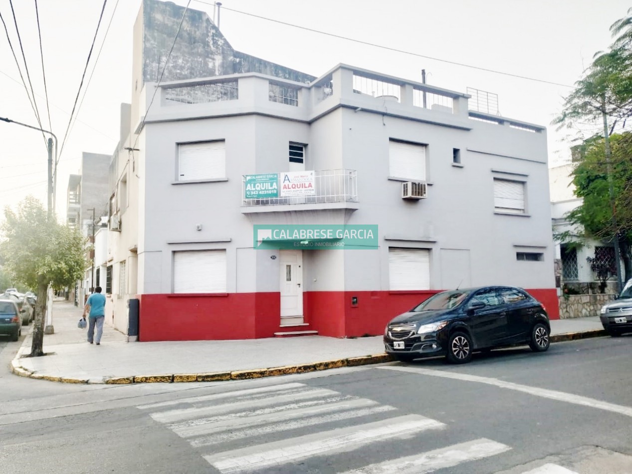 EN VENTA CASA EN EL CENTRO DE LA CIUDAD DOS DORMITORIOS