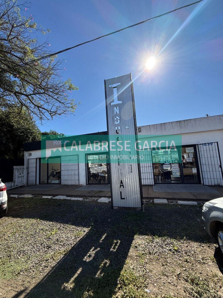 Oportunidad amplio salon comercial en un predio de 1200m2 en Av. Almafuerte y Gdor. Maya!!!