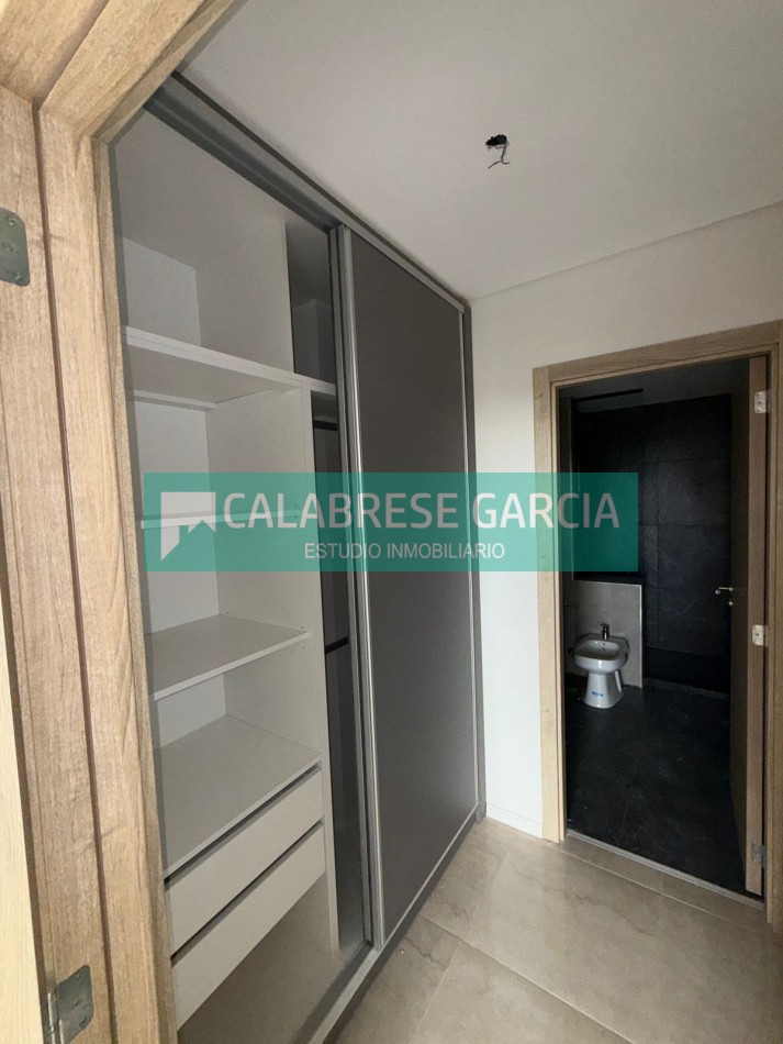 En venta departamento de un dormitorio zona parque , con cochera! 