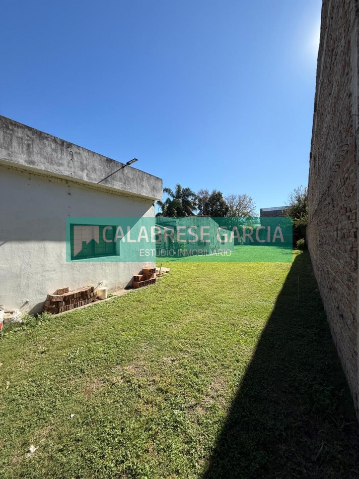 Oportunidad amplio salon comercial en un predio de 1200m2 en Av. Almafuerte y Gdor. Maya!!!