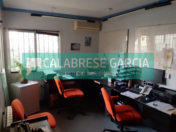 SE VENDE CASA ZONA CENTRO PARQUE CON PISCINA