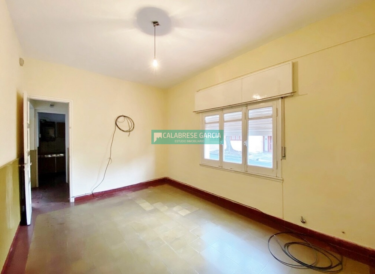 EN VENTA CASA EN EL CENTRO DE LA CIUDAD DOS DORMITORIOS