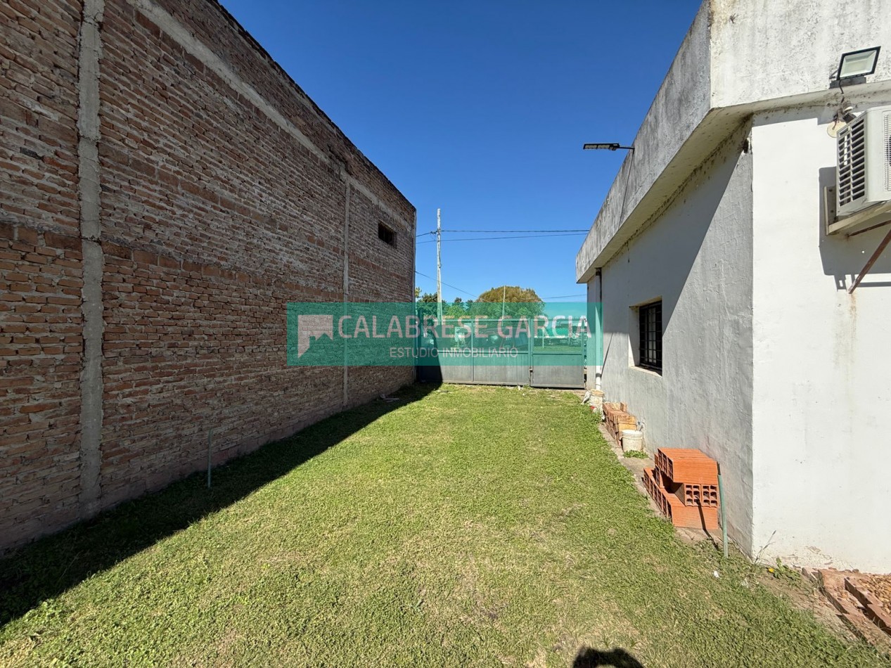 Oportunidad amplio salon comercial en un predio de 1200m2 en Av. Almafuerte y Gdor. Maya!!!