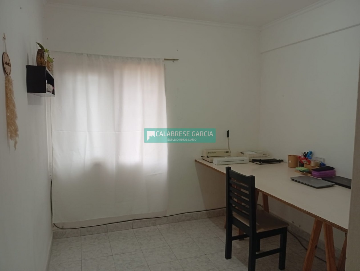 Se vende departamento 3 dormitorios con cochera zona centro