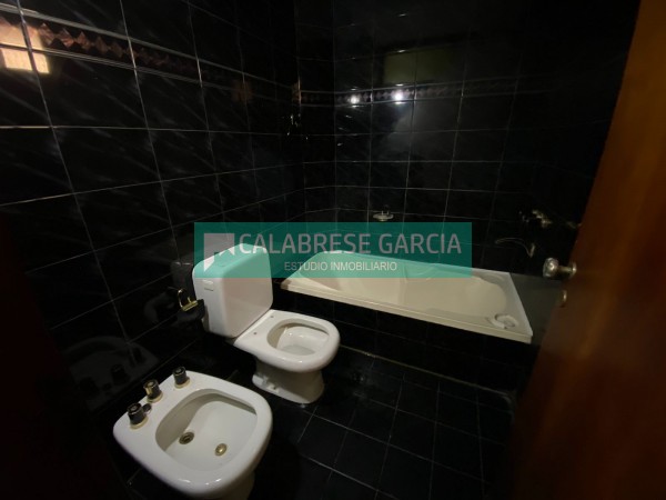 SE ALQUILA CASA ZONA CENTRO