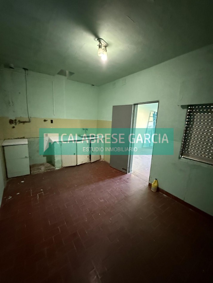 SE ALQUILA CASA EN CALLE RODRIGUEZ PEÑA/ DOS DORMITORIOS Y COCHERA 