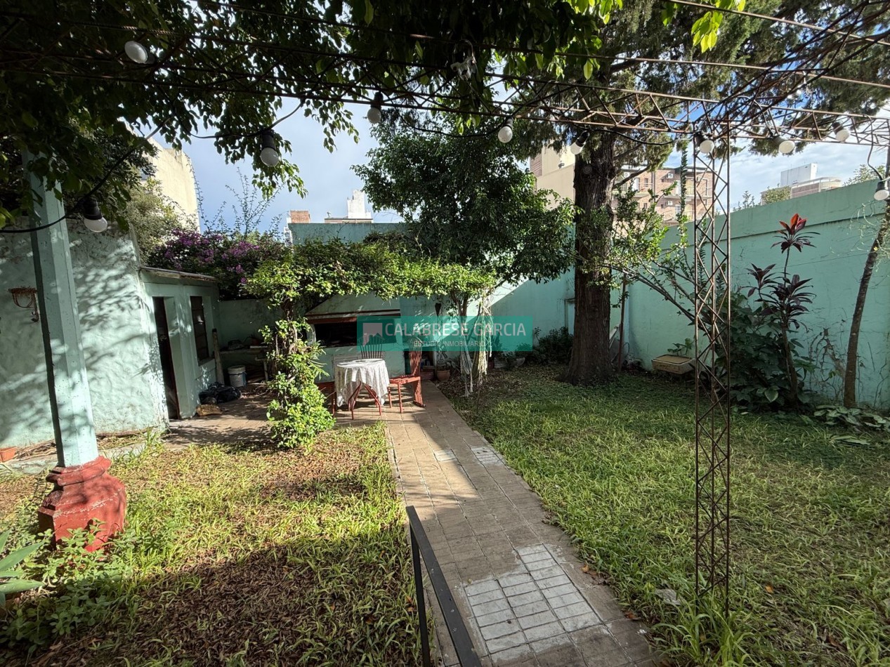 Se vende casa familiar dentro de bulevares 