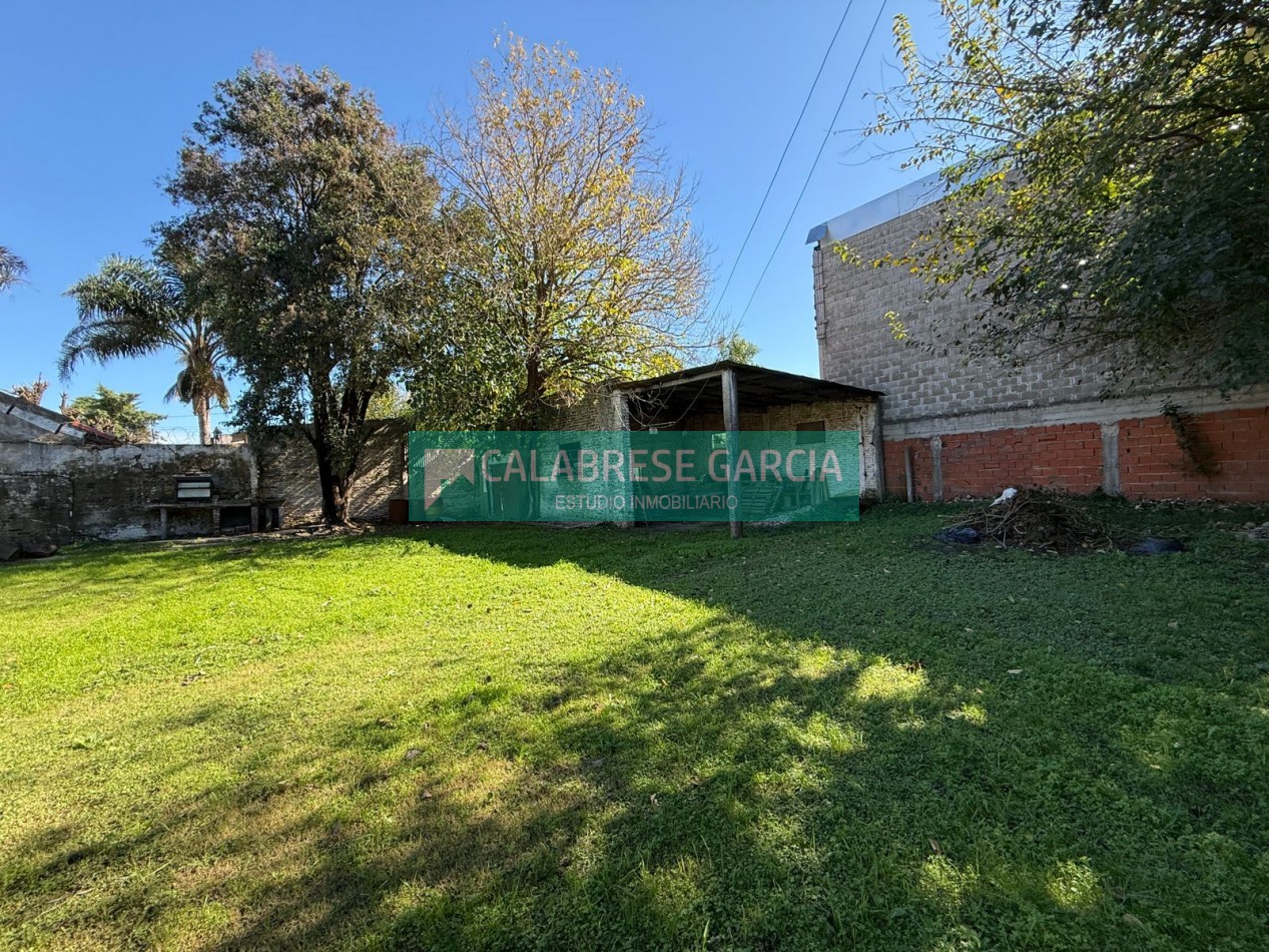 Oportunidad amplio salon comercial en un predio de 1200m2 en Av. Almafuerte y Gdor. Maya!!!