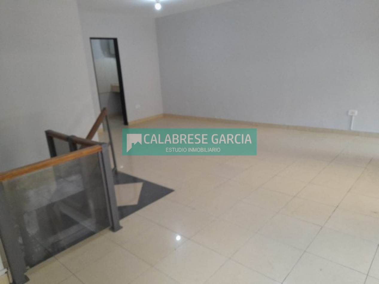 En venta oficina zona parque dos niveles !