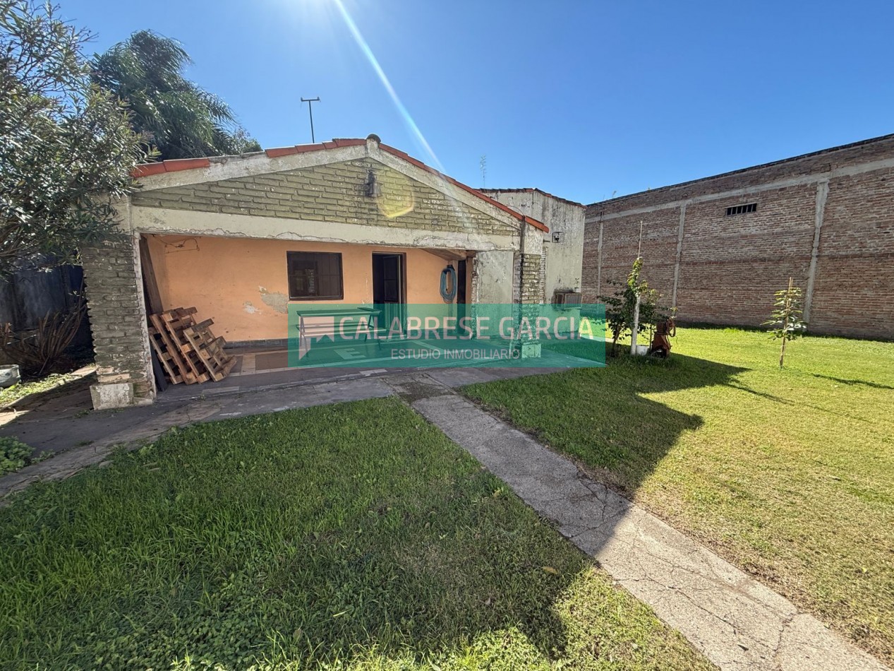 Oportunidad amplio salon comercial en un predio de 1200m2 en Av. Almafuerte y Gdor. Maya!!!