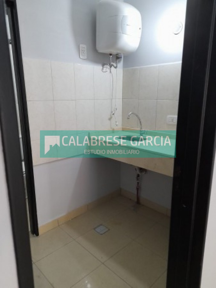 En venta oficina zona parque dos niveles !