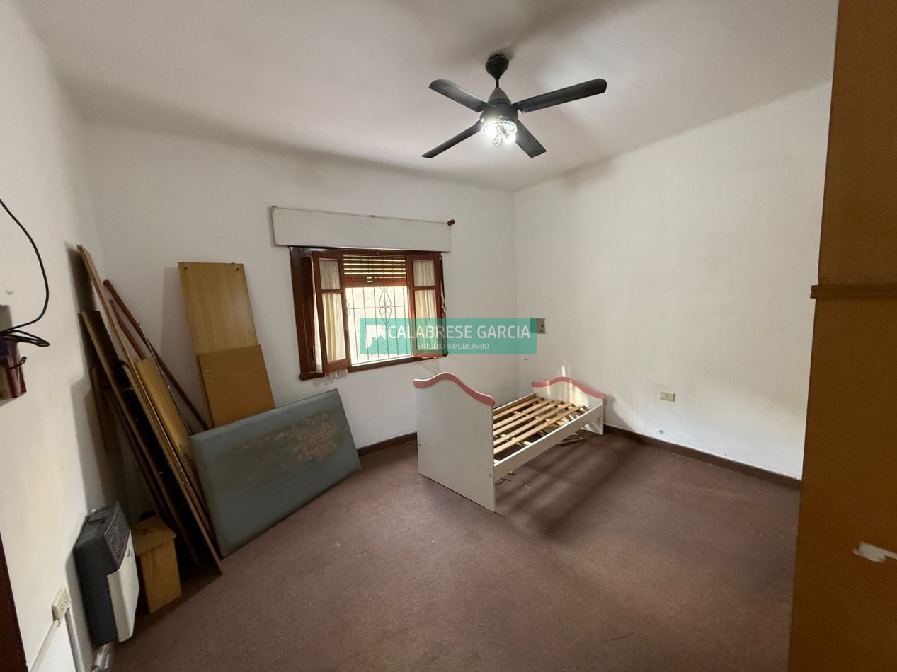 Se vende casa familiar dentro de bulevares 