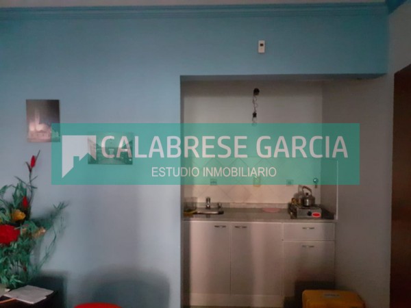 SE VENDE CASA ZONA CENTRO PARQUE CON PISCINA