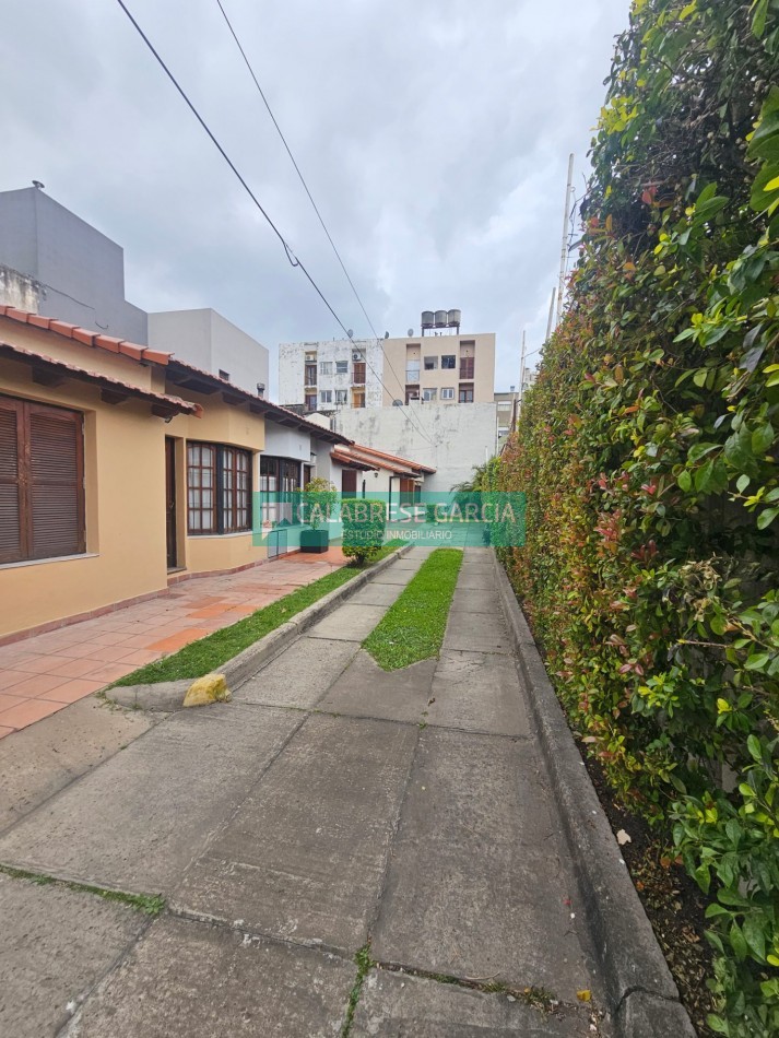 Se alquila casa en planta baja en barrio cerrado zona centro