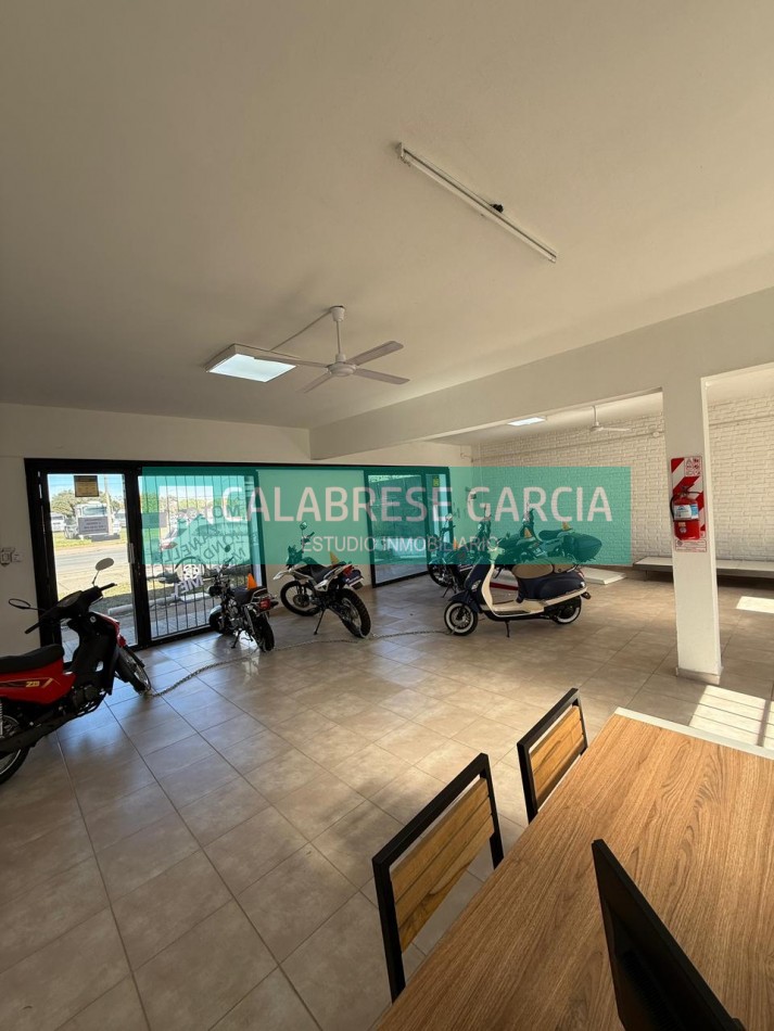 Oportunidad amplio salon comercial en un predio de 1200m2 en Av. Almafuerte y Gdor. Maya!!!