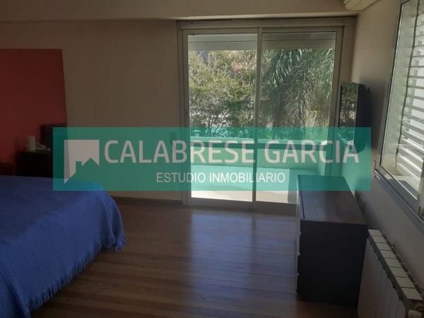SE VENDE CASA ZONA CENTRO PARQUE CON PISCINA