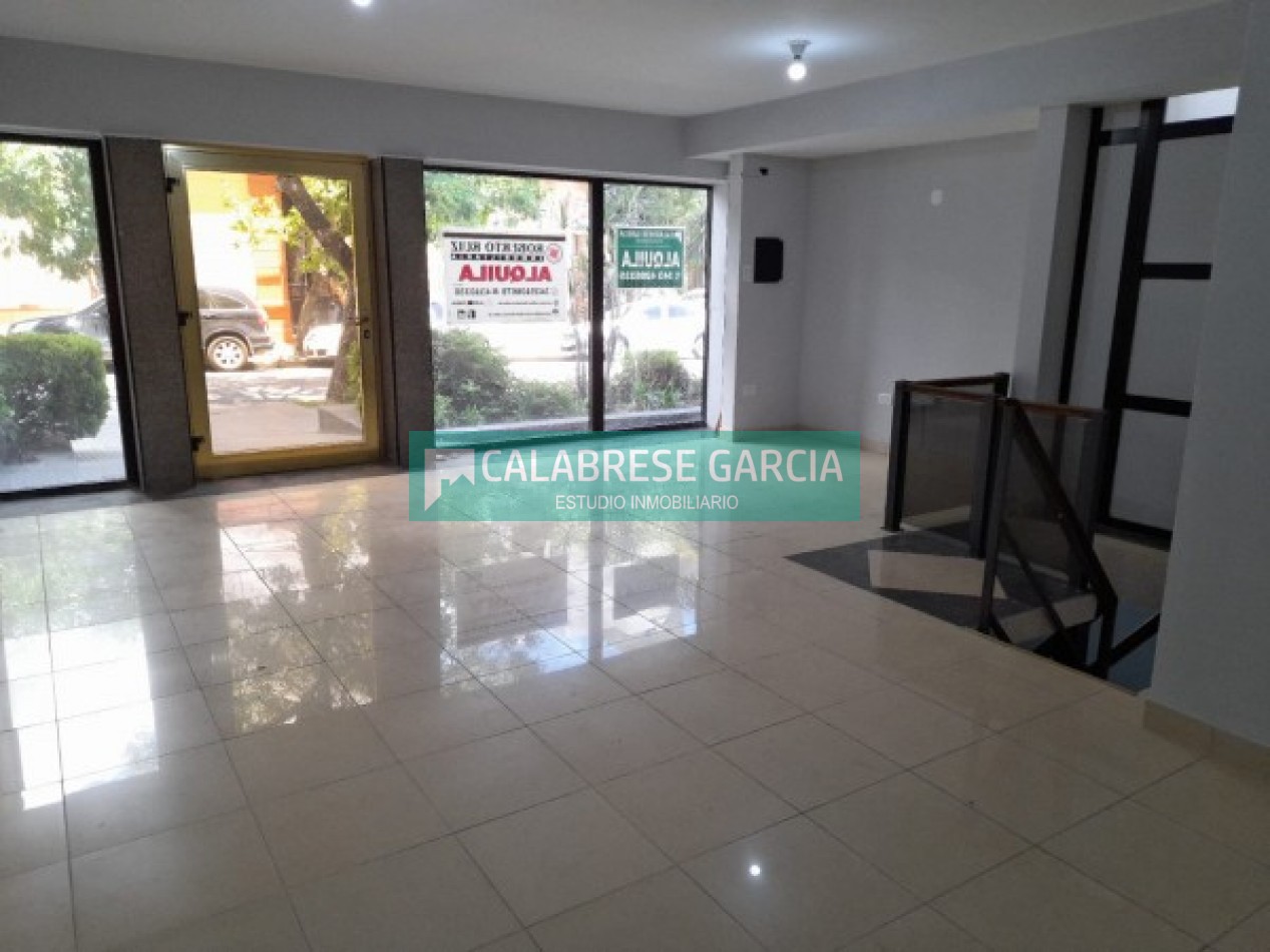 En venta oficina zona parque dos niveles !
