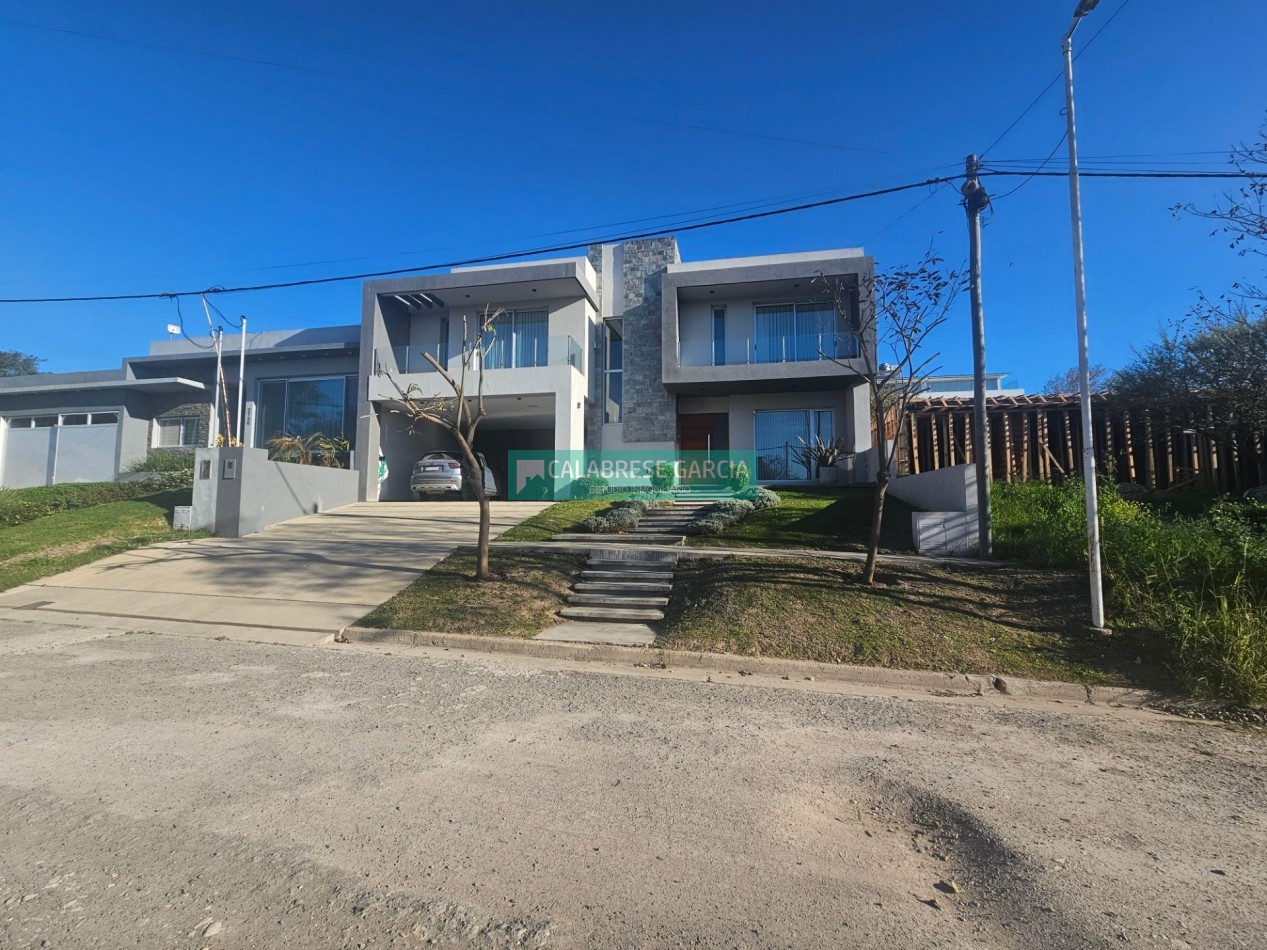 SE VENDE CASA ZONA ACCESO NORTE