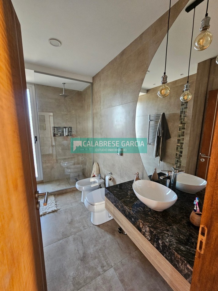 SE VENDE CASA ZONA ACCESO NORTE