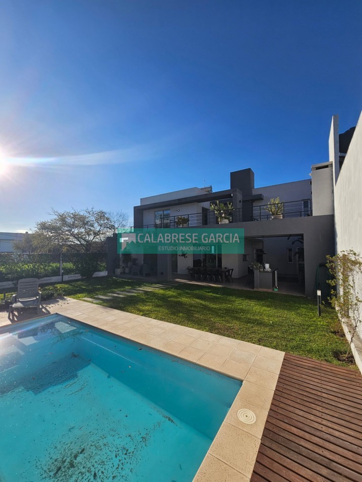 SE VENDE CASA ZONA ACCESO NORTE