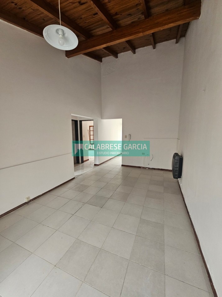 Se alquila casa en planta baja en barrio cerrado zona centro